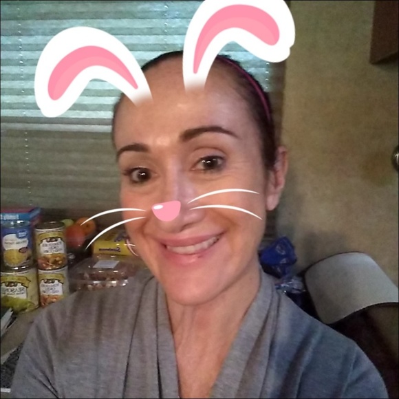 Meet your Posher, Christy - Picture 2 of 3